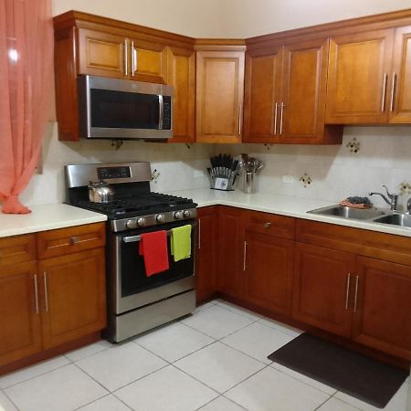 Abigail'S Sunflower Entire 2 Bedroom Apt Wesley Will Exterior photo
