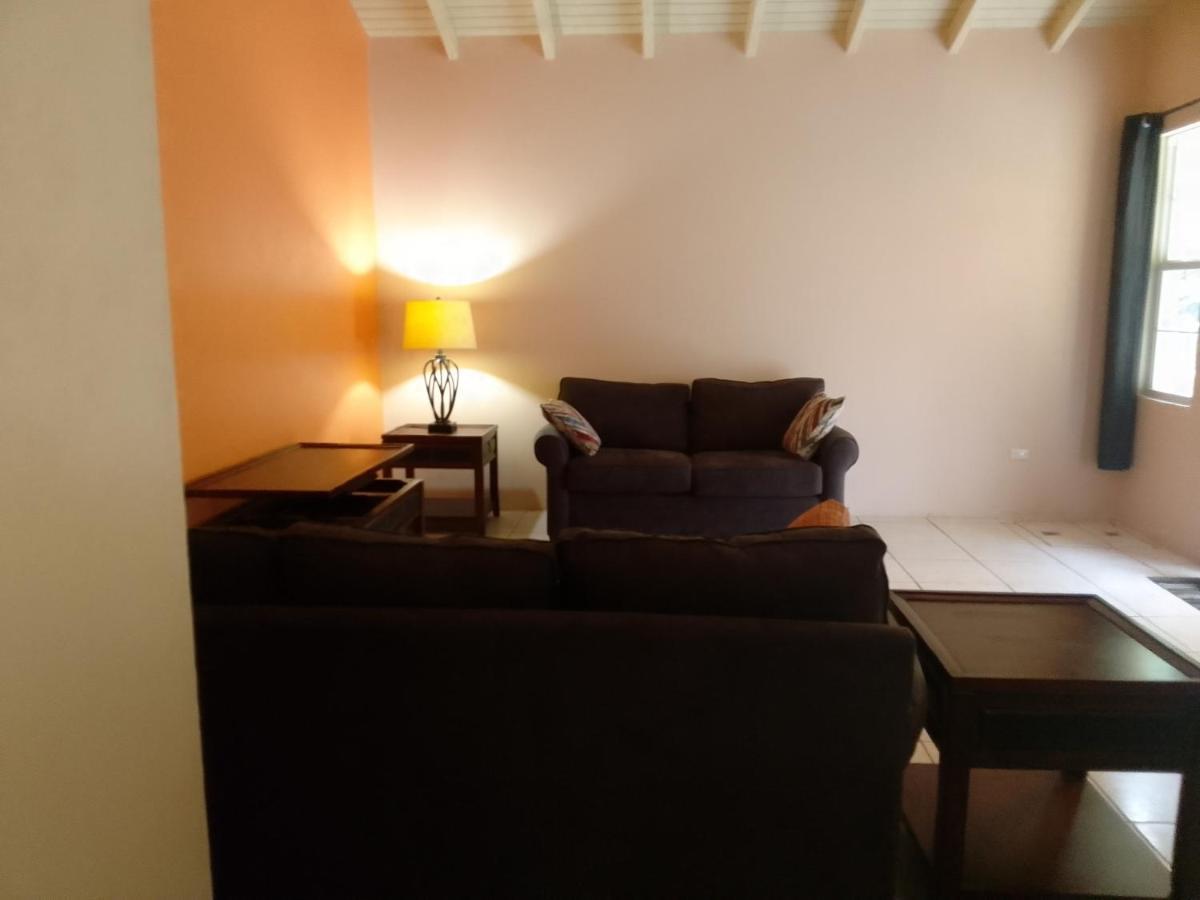 Abigail'S Sunflower Entire 2 Bedroom Apt Wesley Will Exterior photo