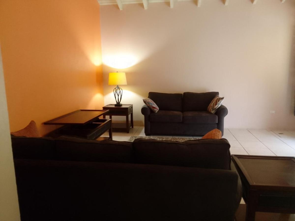 Abigail'S Sunflower Entire 2 Bedroom Apt Wesley Will Exterior photo