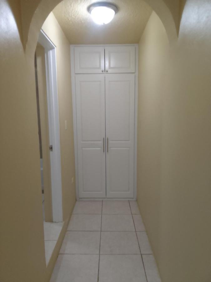 Abigail'S Sunflower Entire 2 Bedroom Apt Wesley Will Exterior photo