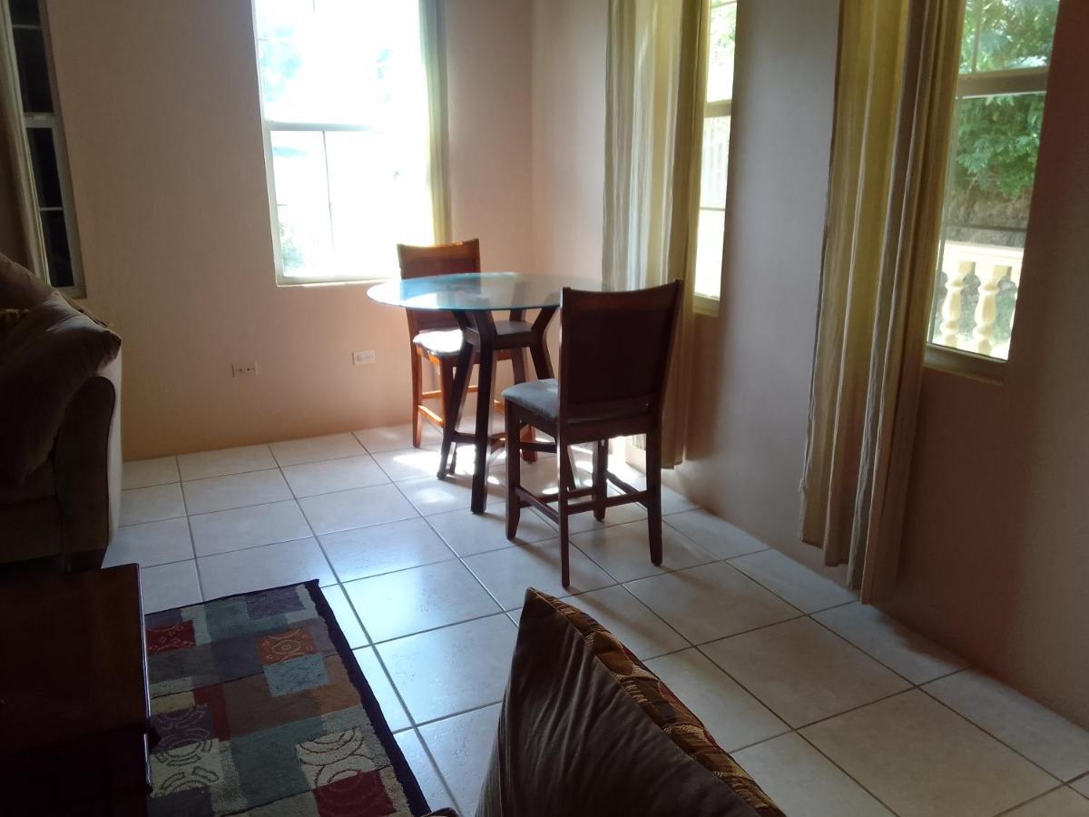 Abigail'S Sunflower Entire 2 Bedroom Apt Wesley Will Exterior photo