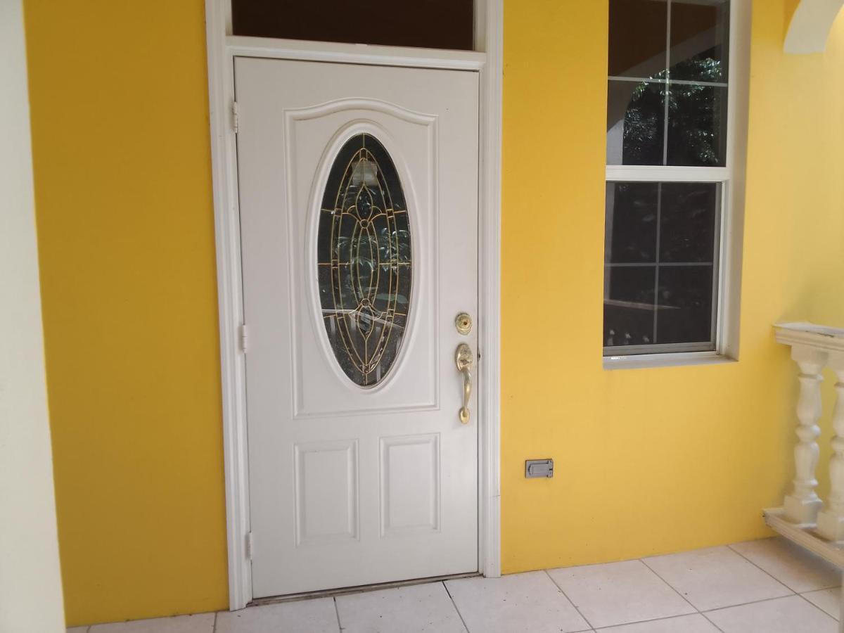 Abigail'S Sunflower Entire 2 Bedroom Apt Wesley Will Exterior photo